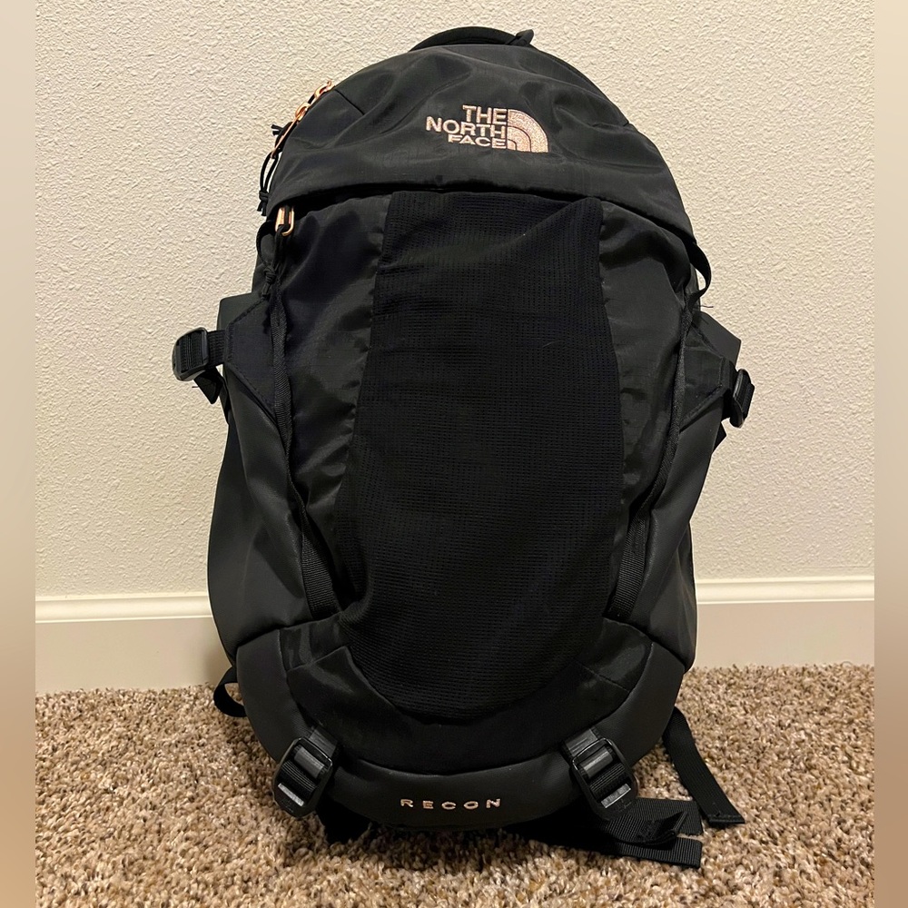 The North Face Women’s Recon Backpack Black Heather w/ Burnt Coral Metallic Used
